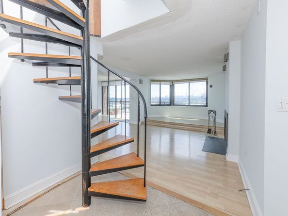 2105 Harmon Cove Tower, Secaucus NJ 07094