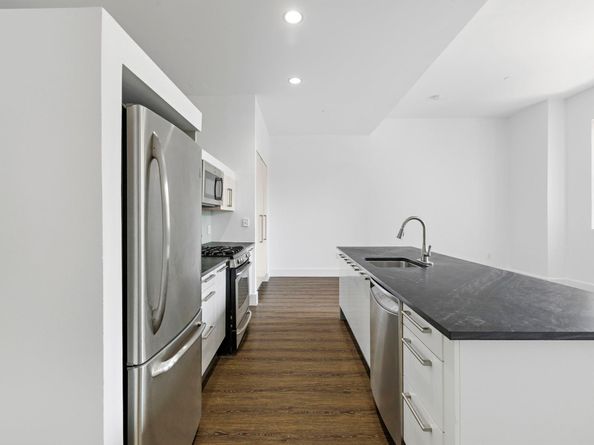 4 Beacon Way 18, Jersey City NJ 07304
