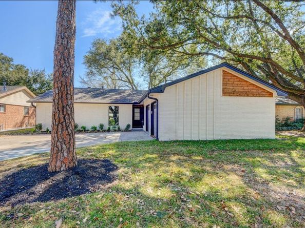 8907 Tanager Street, Houston TX 77036