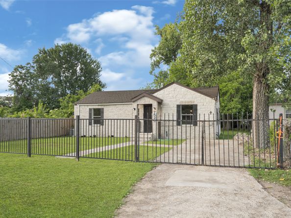 7526 Bywood Street, Houston TX 77028