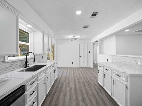 10438 Caxton Street, Houston TX 77016