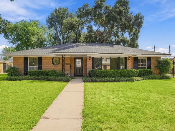 7823 Twin Hills Drive, Houston TX 77071
