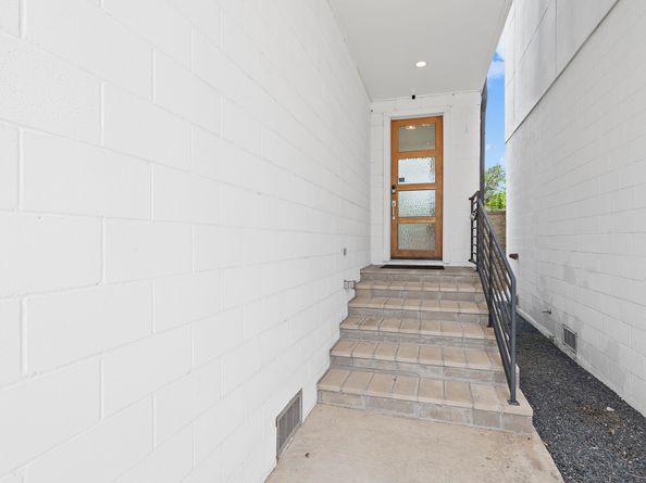 2239 N Macgregor Way, Houston TX 77004