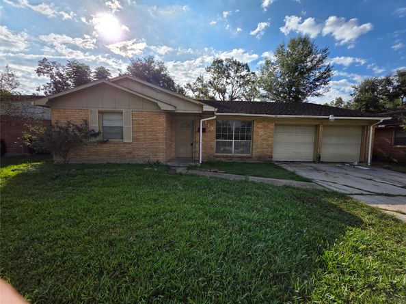 118 Outlook Drive, Houston TX 77034