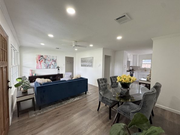 5313 De Lange Lane, Houston TX 77092
