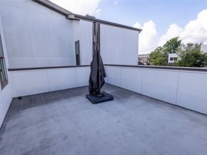 1425 Knox Street, Houston TX 77007