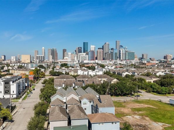 3013 Bell Street, Houston TX 77003