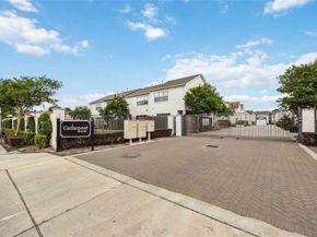 9504 Retriever Way, Houston TX 77055