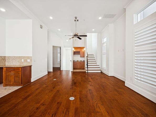 2020 Sabine Street, Houston TX 77007