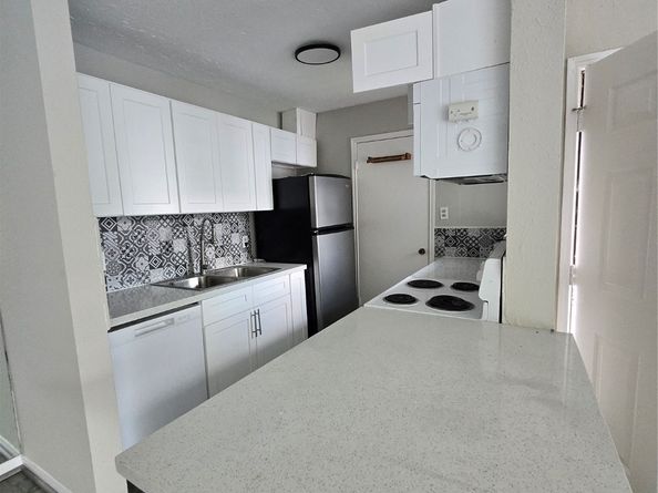 9550 Deering Drive 408, Houston TX 77036
