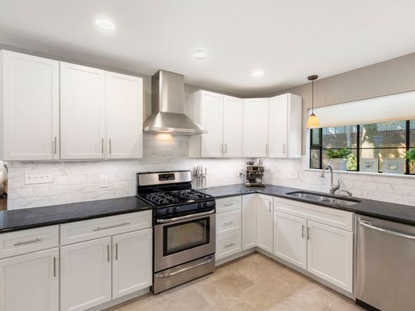 38 Cricket Hollow Place, The Woodlands TX 77381