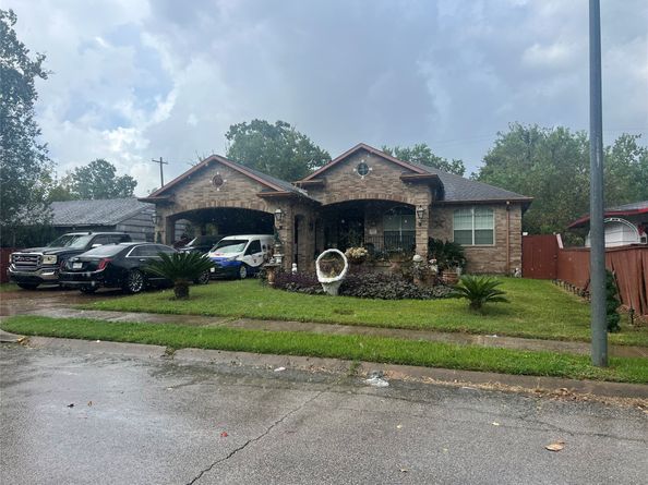 5771 Belarbor Street, Houston TX 77033