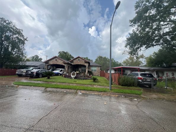 5771 Belarbor Street, Houston TX 77033