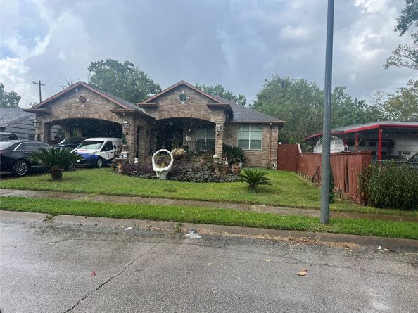 5771 Belarbor Street, Houston TX 77033