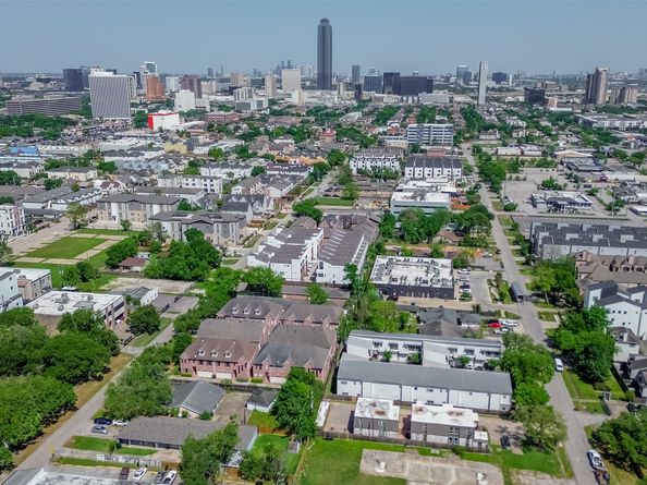5922 Fairdale Lane, Houston TX 77057