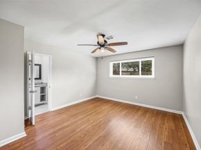 11427 Hillcroft Avenue, Houston TX 77035