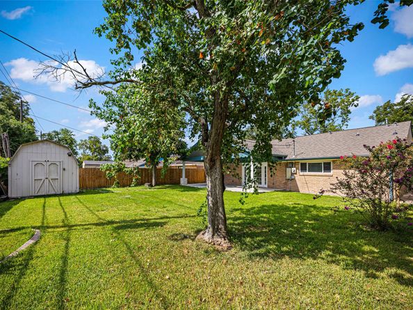 11427 Hillcroft Avenue, Houston TX 77035