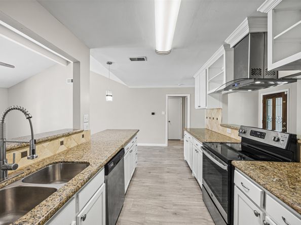 11427 Hillcroft Avenue, Houston TX 77035