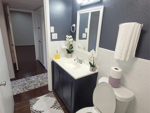 7213 Beechnut Street D, Houston TX 77074