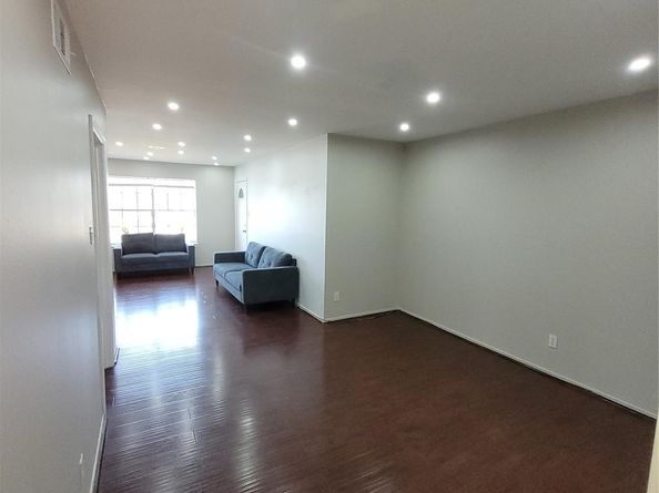 7213 Beechnut Street D, Houston TX 77074