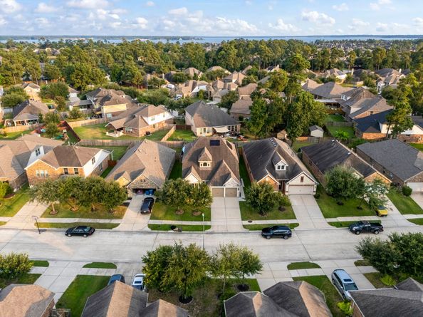 16918 Lake Willowby Lane, Houston TX 77044