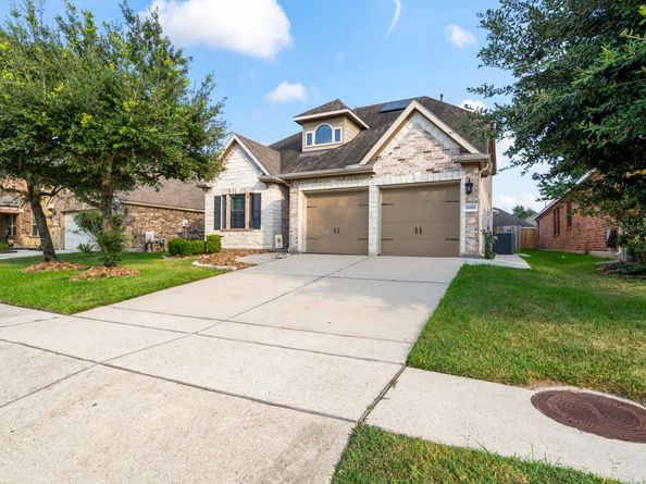 16918 Lake Willowby Lane, Houston TX 77044