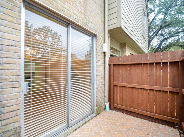 2100 Tanglewilde Street 169, Houston TX 77063