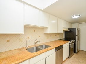 2100 Tanglewilde Street 169, Houston TX 77063