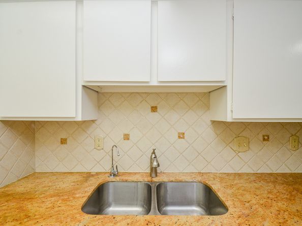 2100 Tanglewilde Street 169, Houston TX 77063