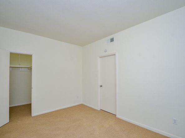2100 Tanglewilde Street 169, Houston TX 77063
