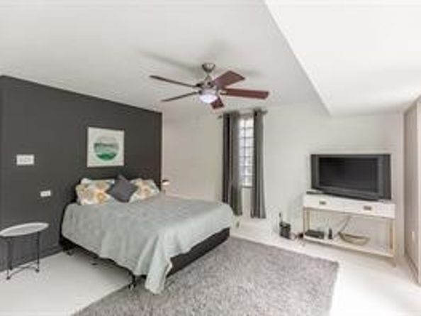 10211 Willowgrove Drive, Houston TX 77035