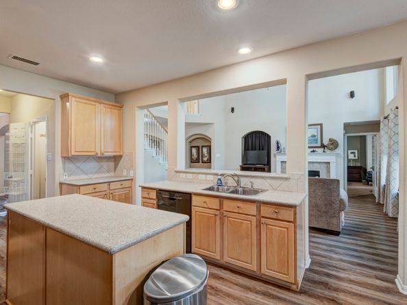 78 E Evangeline Oaks Circle, The Woodlands TX 77384