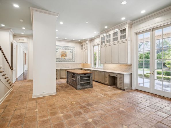 3665 Knollwood Street, Houston TX 77019