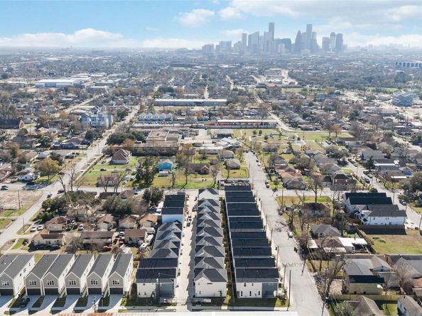 1013 Erin Street N, Houston TX 77009