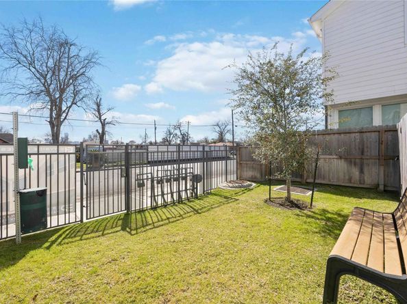 1013 Erin Street N, Houston TX 77009
