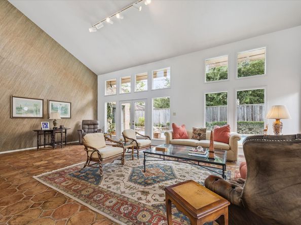 24 W Broad Oaks Drive, Houston TX 77056