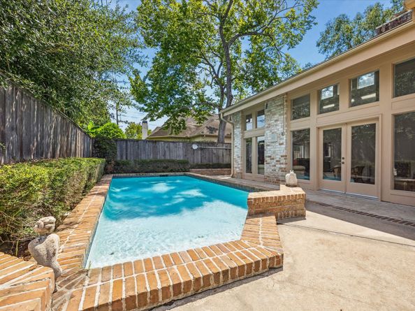 24 W Broad Oaks Drive, Houston TX 77056