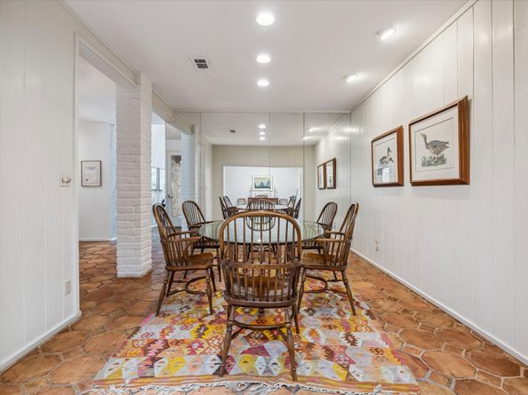 24 W Broad Oaks Drive, Houston TX 77056
