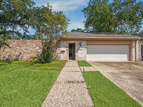 24 W Broad Oaks Drive, Houston TX 77056