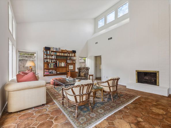 24 W Broad Oaks Drive, Houston TX 77056
