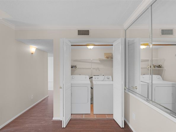 2120 El Paseo Street 3204, Houston TX 77054