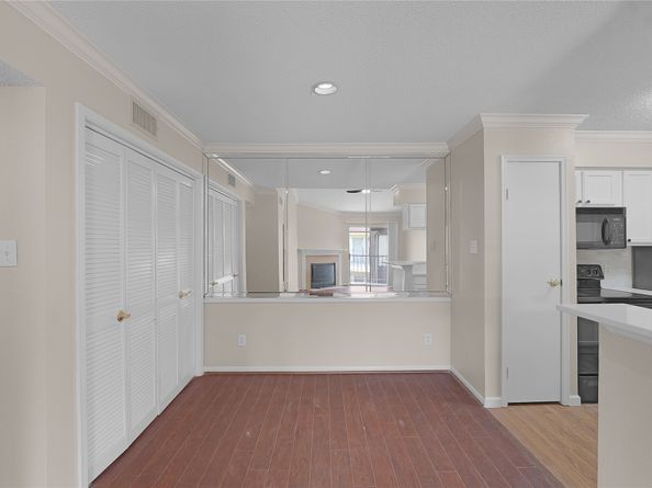 2120 El Paseo Street 3204, Houston TX 77054