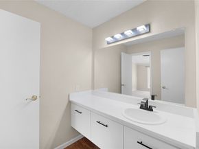2120 El Paseo Street 3204, Houston TX 77054