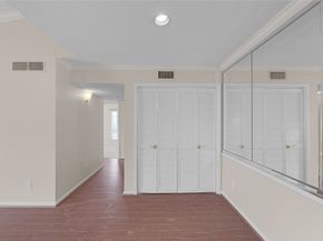 2120 El Paseo Street 3204, Houston TX 77054
