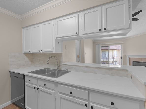 2120 El Paseo Street 3204, Houston TX 77054
