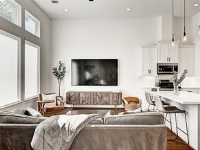 107 W Whitney Street E, Houston TX 77018