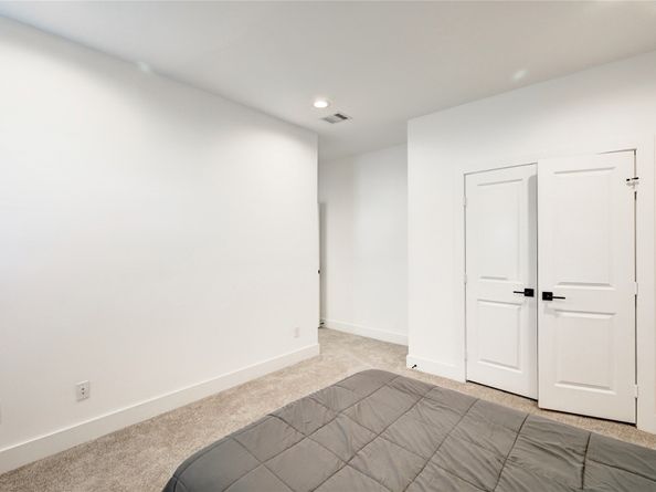 107 W Whitney Street E, Houston TX 77018
