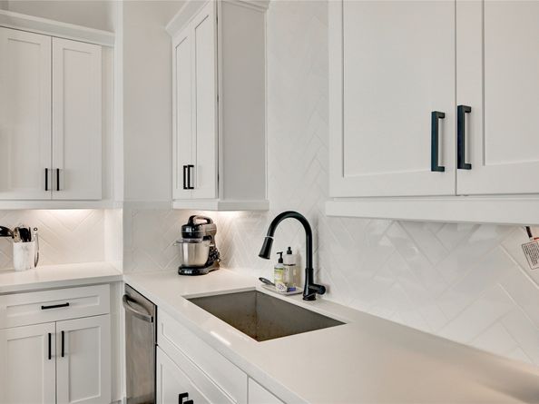 107 W Whitney Street E, Houston TX 77018