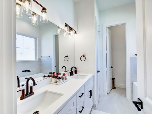 107 W Whitney Street E, Houston TX 77018