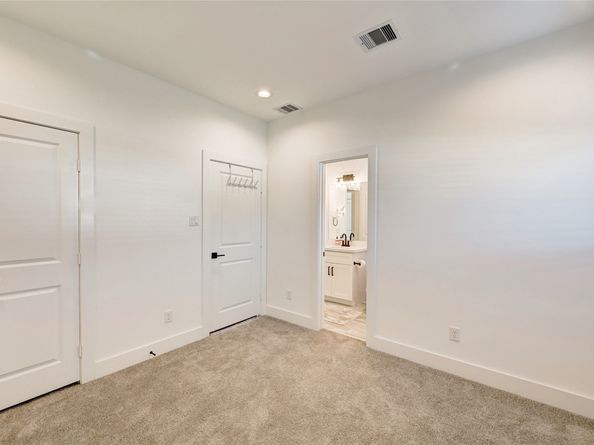 107 W Whitney Street E, Houston TX 77018